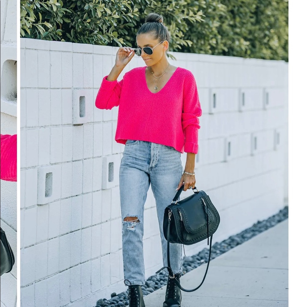NWOT VICI Basin Cropped Knit Sweater with cuffed sleeve - Hot Pink - Small